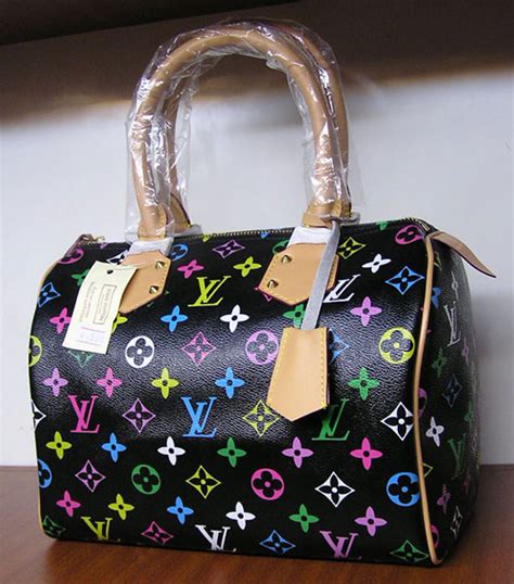 does louis vuitton have outlets.